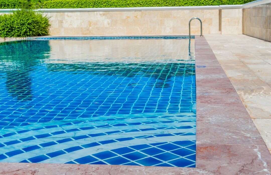 le traitement de l’eau au chlore, Piscine publique