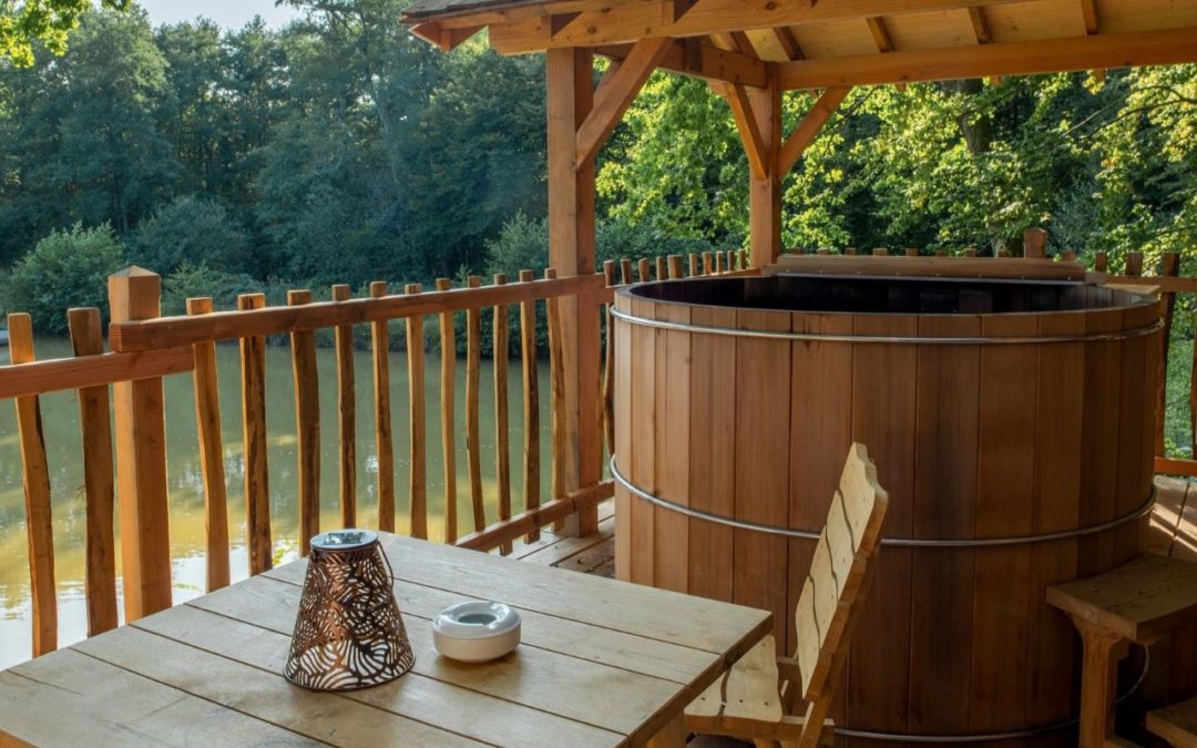 Échappées belles dans votre jardin : transformer votre espace avec un bain nordique en bois de cèdre rouge